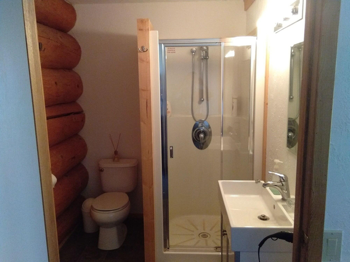 Bathroom 4, Cariboo Log Guest House, Cariboo