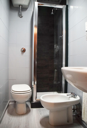 Bedroom 3, Hotel Rafe', Savona