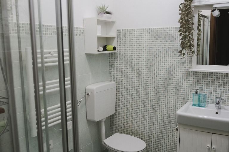 Bathroom 5, B&B Timeout, Ancona