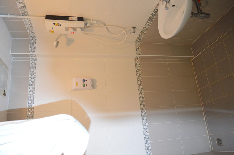 Bathroom 4, Sunee Boutique Hotel, Muang Uttaradit