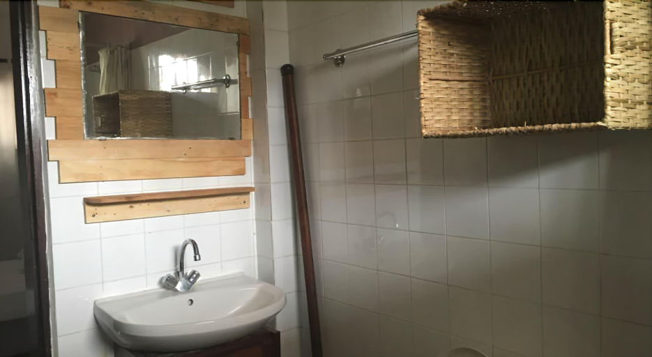 Bathroom, La Villa Blanche, Dakar