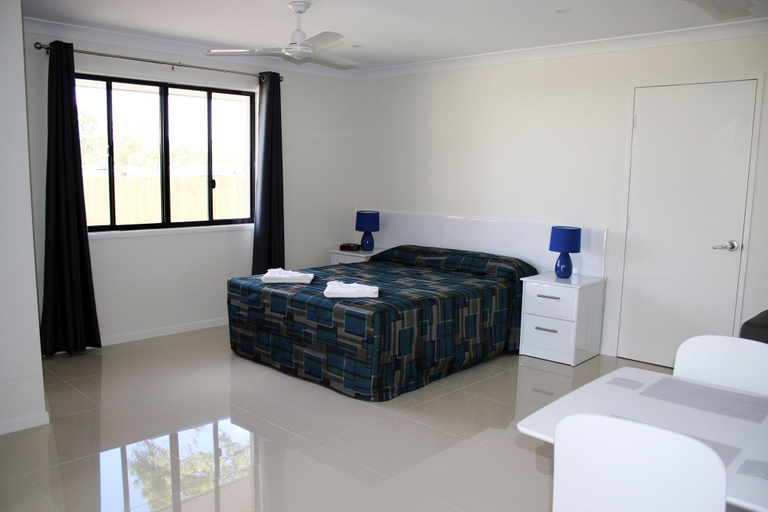 Bedroom 3, Casa Nostra Motel, Rockhampton
