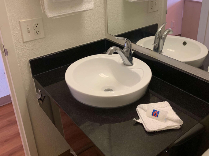 Bathroom 4, Travelodge by Wyndham Madison Heights MI, Oakland