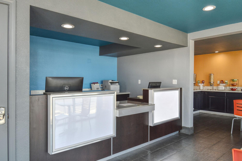 Public Area 2, Vagabond Inn Buttonwillow North I-5, Kern
