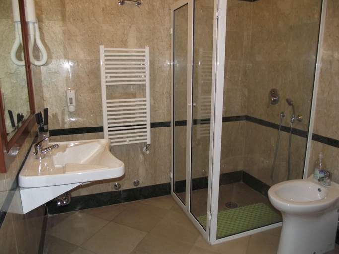 Bathroom 4, Affittacamere Stranamore, Rome
