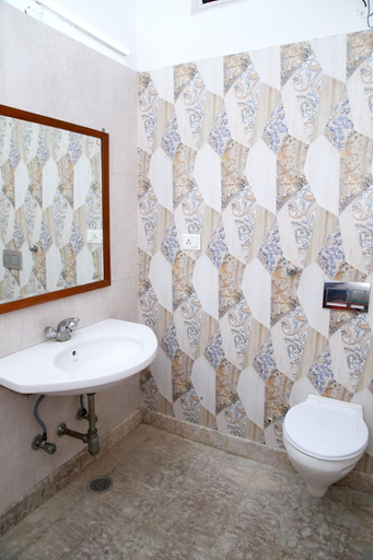 Bathroom 4, The Country Roads, Delhi