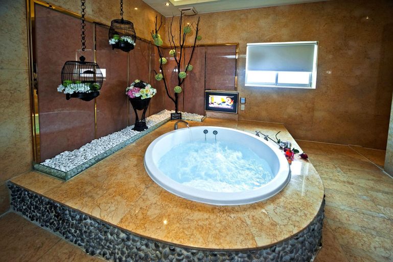 Bathroom 3, Xintiandi Motel, Taichung