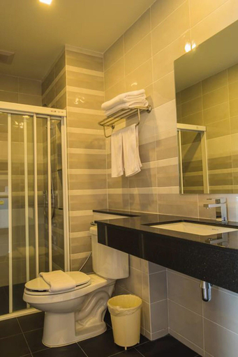 Bathroom 4, Innara Hotel, Pattaya