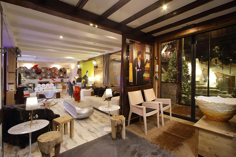 Exterior & Views