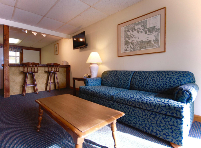 Public Area 3, The Naswa Resort, Belknap