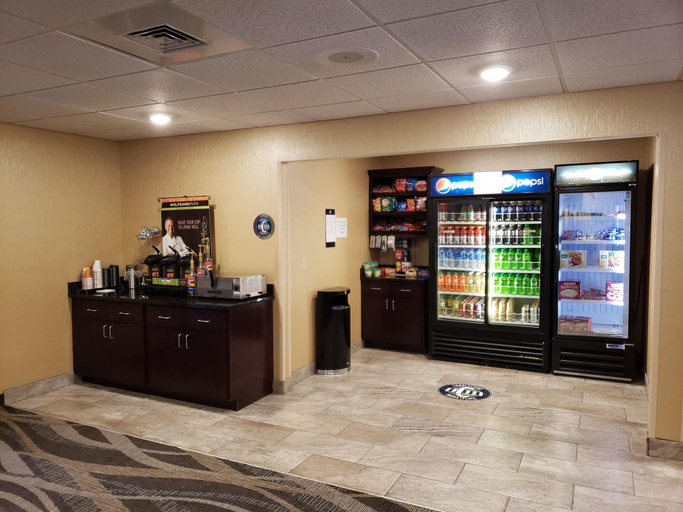 Public Area 3, Cobblestone Inn Suites Merrill, Lincoln