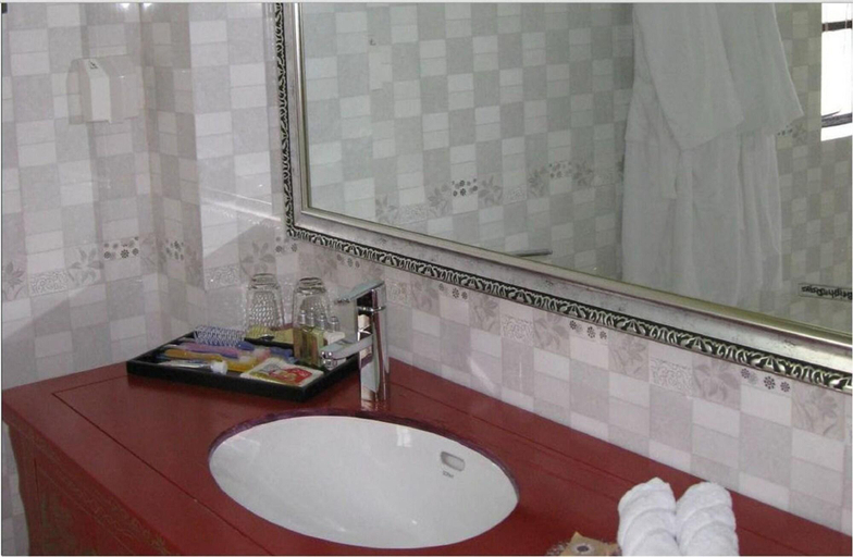 Bathroom 3, Kevin's Old House, Shanghai