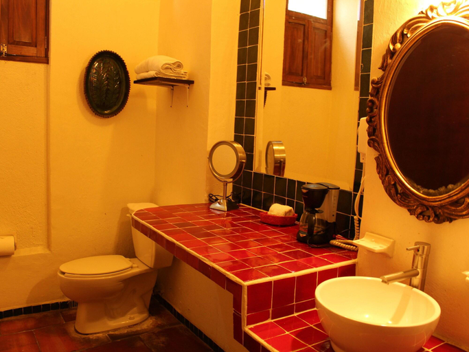 Bathroom 3, Hotel Galeria Casa Tlaquepaque, Tlaquepaque