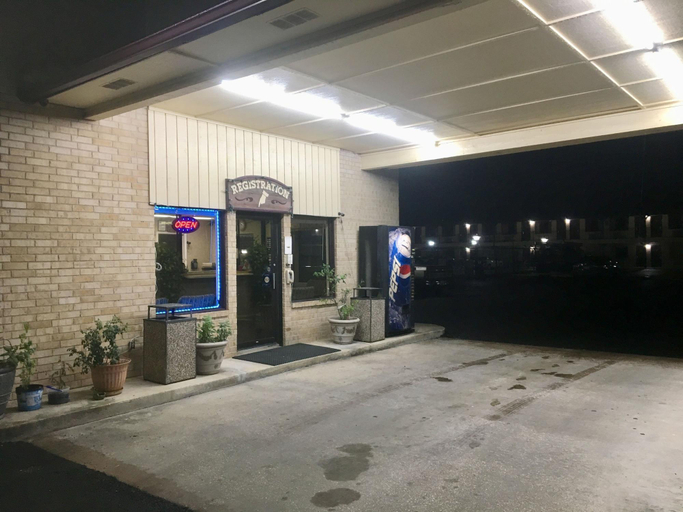 Public Area 3, Inn At Mexia, Limestone