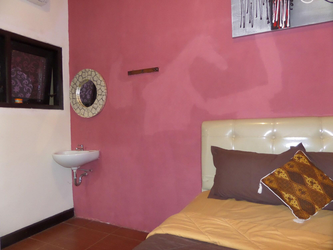 Bathroom 4, De Clove Guest House, Malang