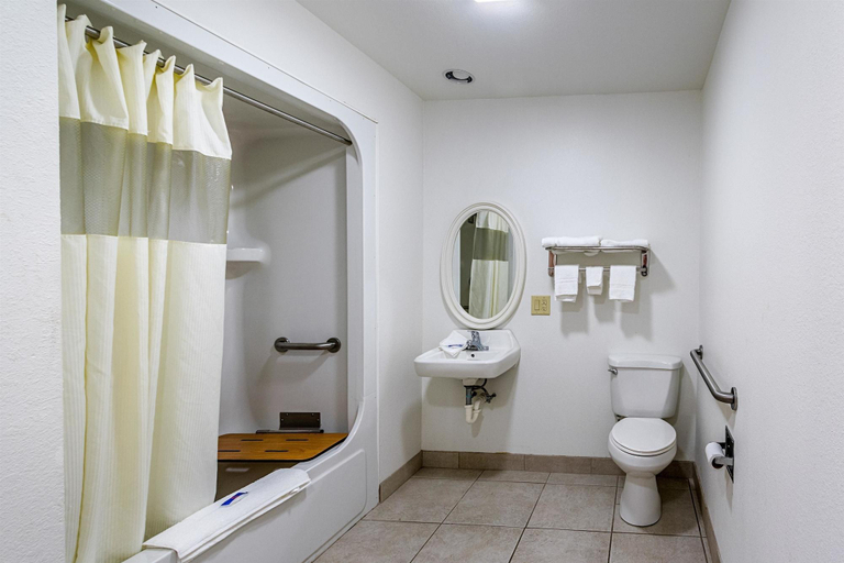 Bathroom 4, Motel 6 Urbana, Il GA, Champaign