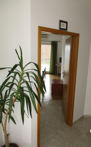 Public Area 3, Pink Inn, Podstrana
