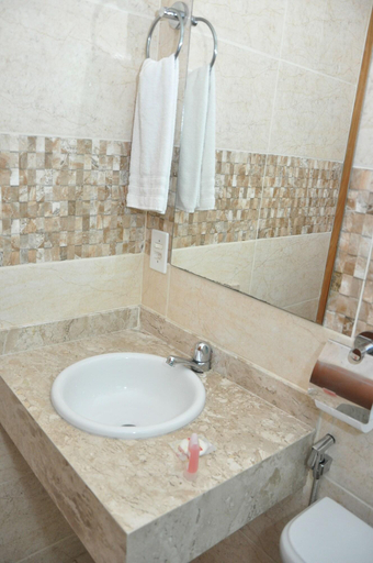Bathroom 4, Bonjour Hotel, Macaé