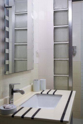 Bathroom 4, Hotel Palacio, Rainville