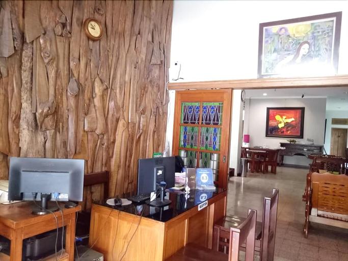 Exterior & Views 2, Helena Guest House Malang, Malang