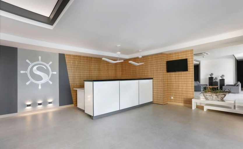 Public Area, Hotel Skipper, Puck