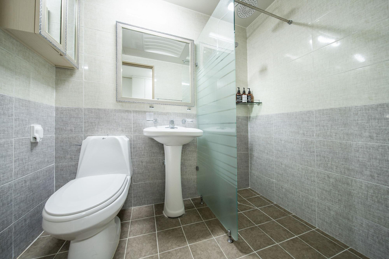 Bathroom 4, Soo Pension, Seogwipo