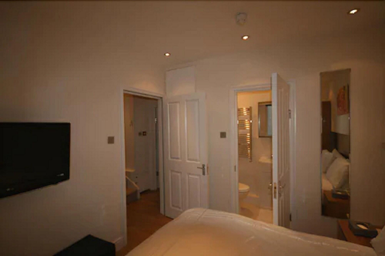 Public Area 2, 69TheGrove, London