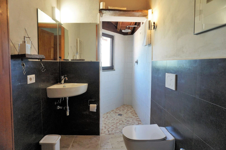 Bathroom 4, Casatorta, Florence