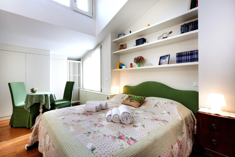 Bedroom 5, B&B al 19, Verona