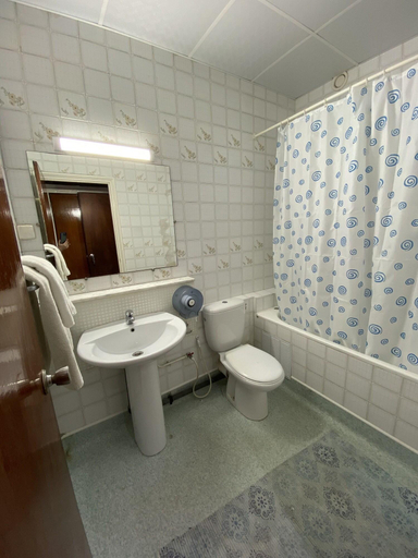 Bathroom 5, Hotel TEJ, Bab Bhar