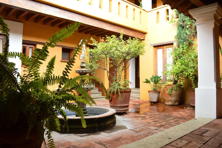 Exterior & Views