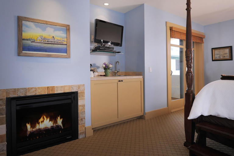 Public Area 2, 1906 Lodge, San Diego