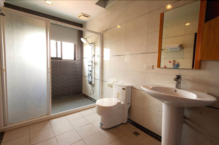 Bathroom 4, Riverbank B&B, Yilan