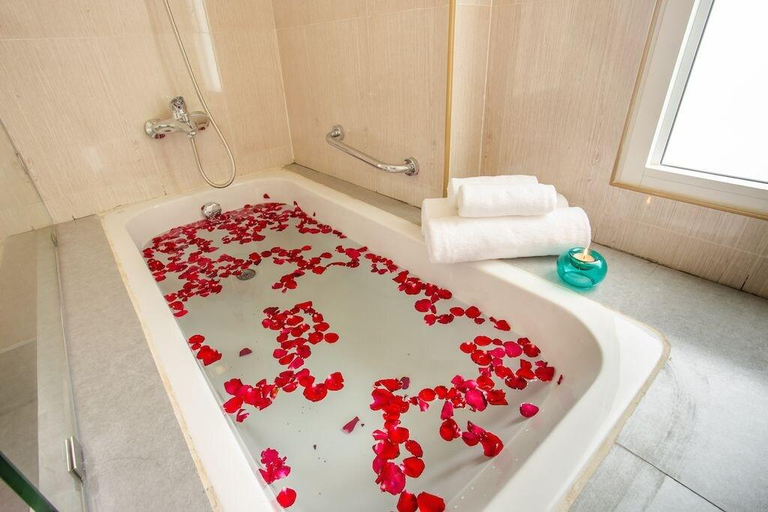 Bathroom 5, Saint Tropez Beach Resort Hotel, Tha Mai
