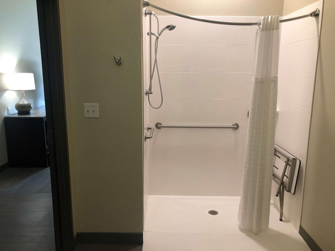 Bathroom 5, Coral Pointe Sarasota, an Ascend Collection Hotel, Sarasota