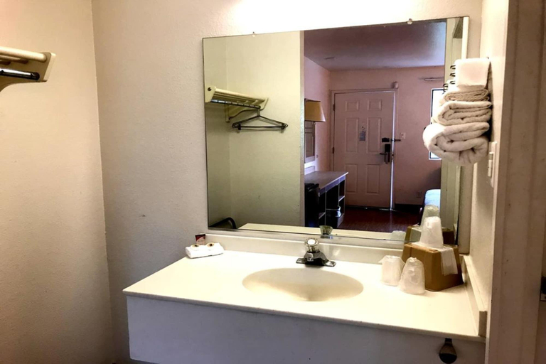 Bathroom 3, Key Inn Macedonia, Summit