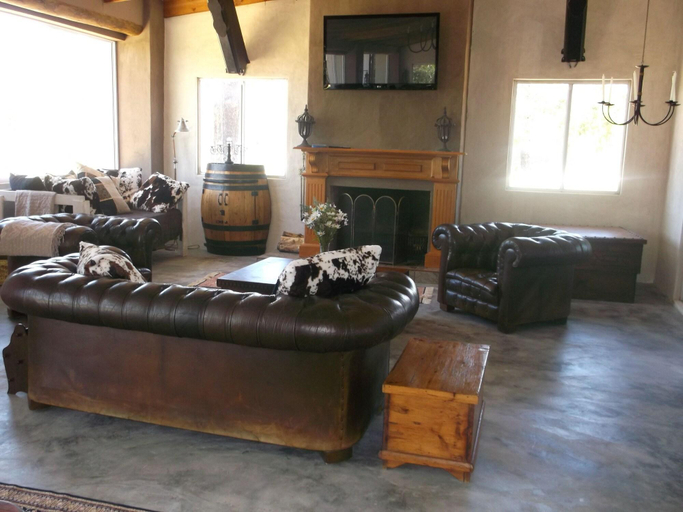 Public Area 4, T'Niqua Stable Inn, Eden