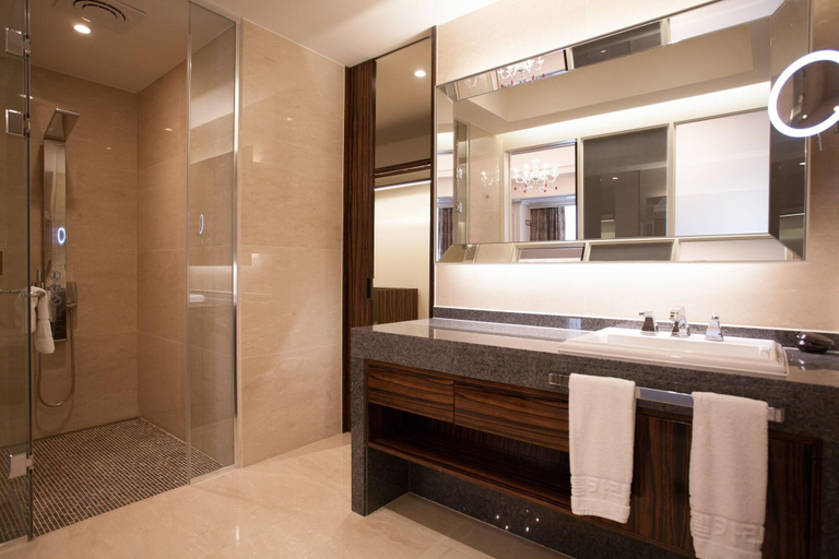 Bathroom 4, Charis Hotel, Gyeyang