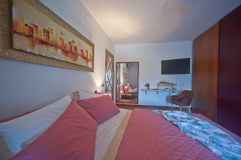 Bedroom 3, B&BLaTosca, Massa Carrara