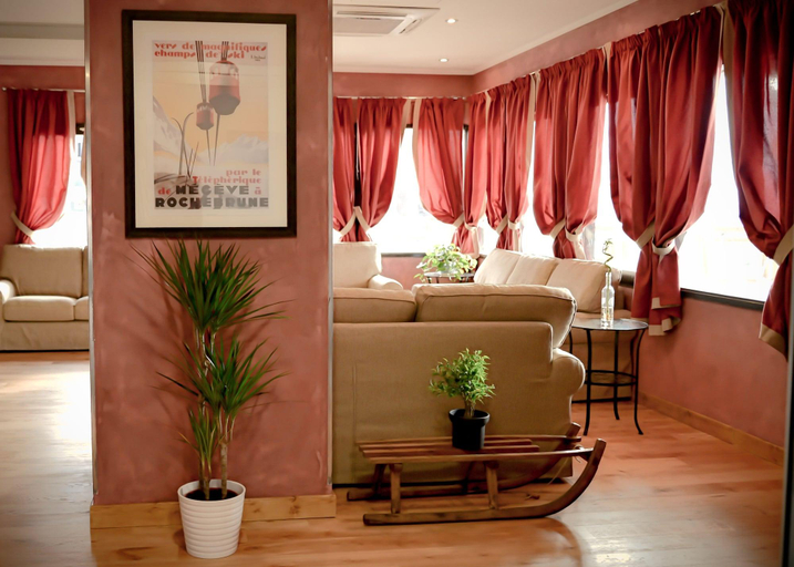 Public Area 2, Hôtel Turan, Isère