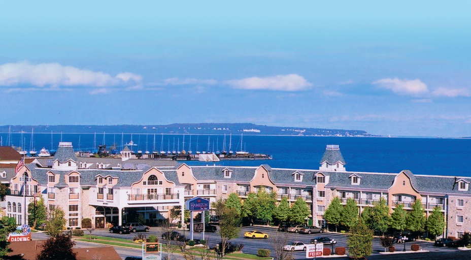 Public Area 2, Hamilton Inn Select Beachfront Mackinaw City, Cheboygan