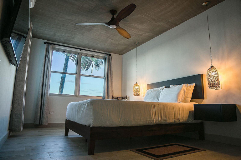 Public Area 3, Numero Uno Beach House