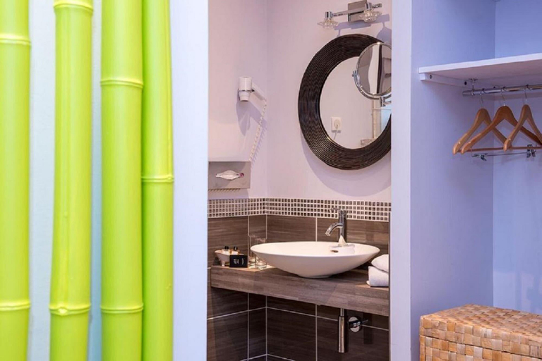 Bathroom 5, Carrion Cuisine Hôtel & Spa, Saône-et-Loire