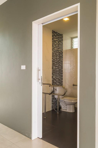 Bathroom 4, Innara Hotel, Pattaya