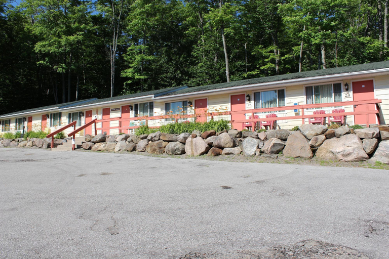 Exterior & Views 2, Crestwood Inn, Muskoka