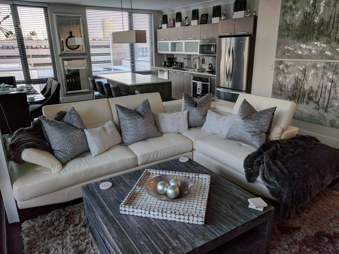 Public Area 4, Luxe Life, Houston