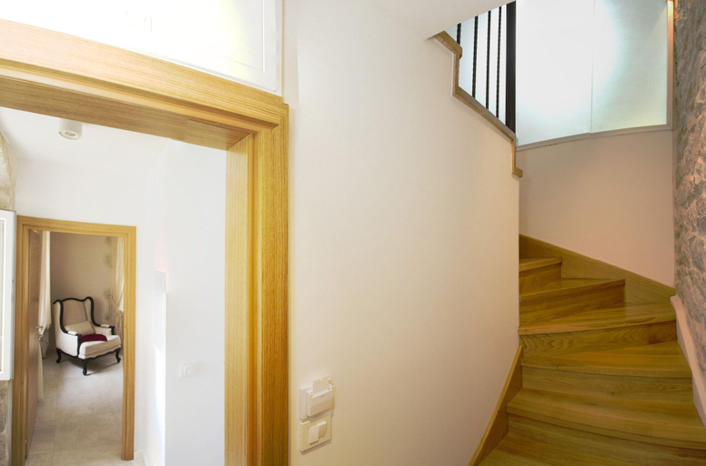 Public Area, Situs Residence, Split