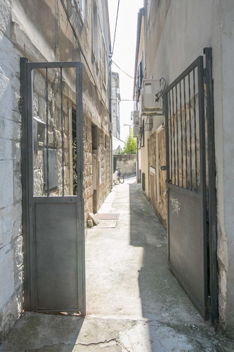 Public Area 3, Cool Place, Split