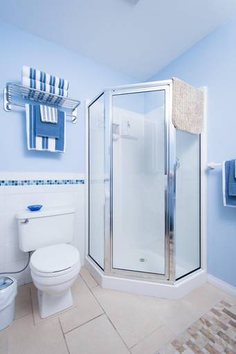 Bathroom 5, Madeira Park Oceanview Suites, Sunshine Coast