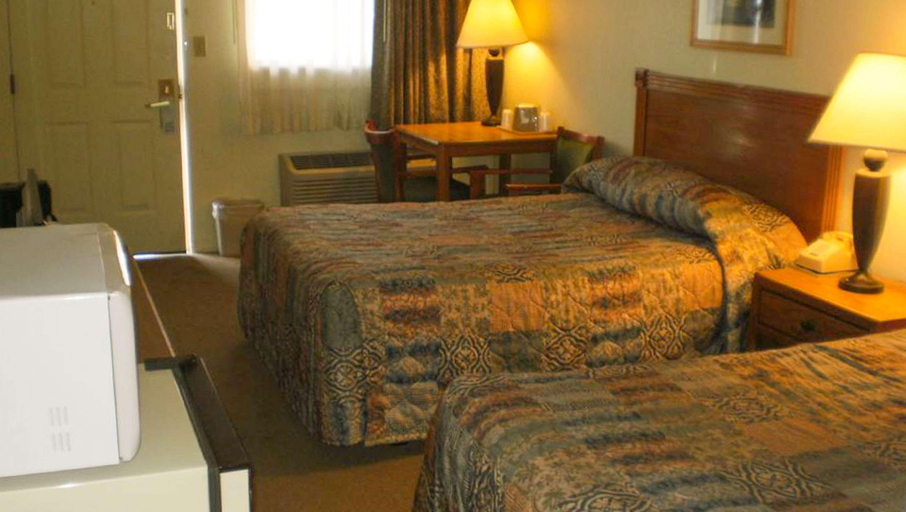 Bedroom 2, Magnuson Hotel Ely, White Pine